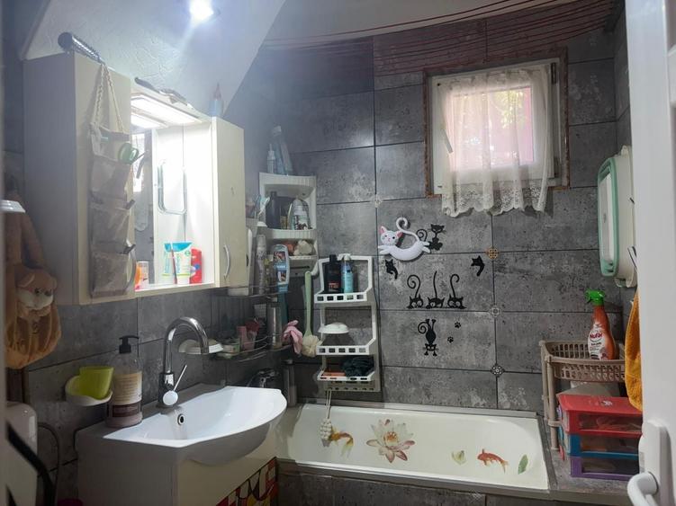 Apartament cu 3 camere semidecomandat, mobilat în Brâncoveanu