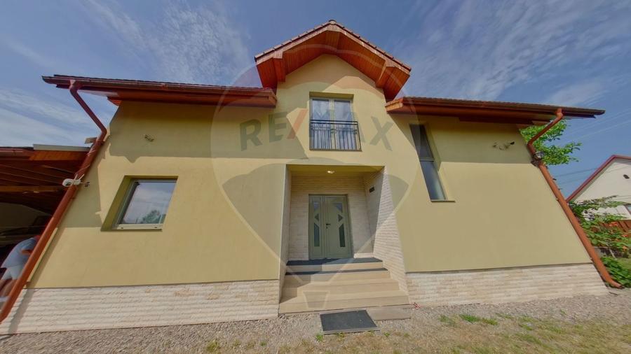 Casă individuală cu 5 camere cu Teren 659 Mp în Câmpulung la Tisa