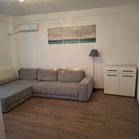 Apartament cu 2 camere decomandat, mobilat în Titan