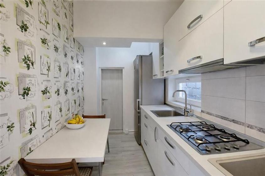 Casă individuală cu 3 camere cu Teren 1741 Mp în Central