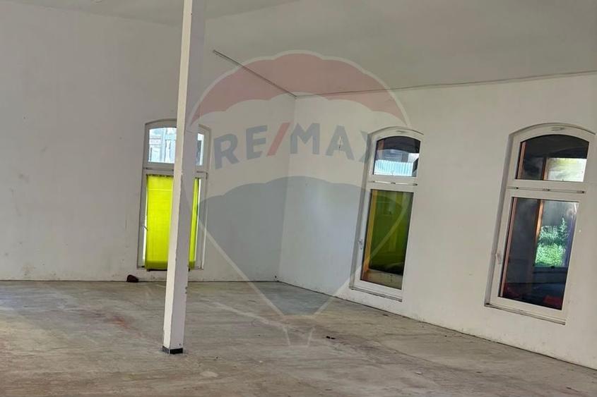 Birou, de 75 mp, în Periferie