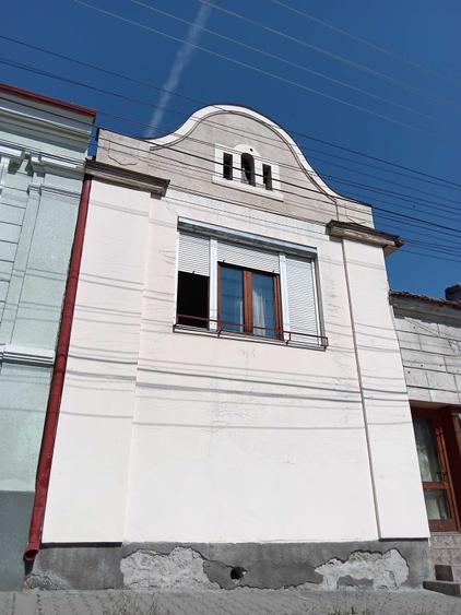 Casă cu 2 camere în Central