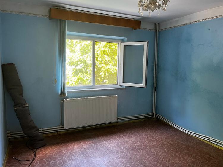 Apartament cu 2 camere decomandat în Calarași 4