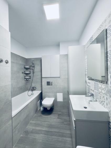 Apartament cu 2 camere decomandat în Tractorul