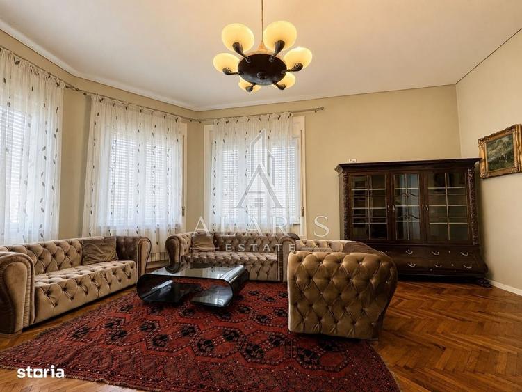Apartament cu 4 camere decomandat în Central
