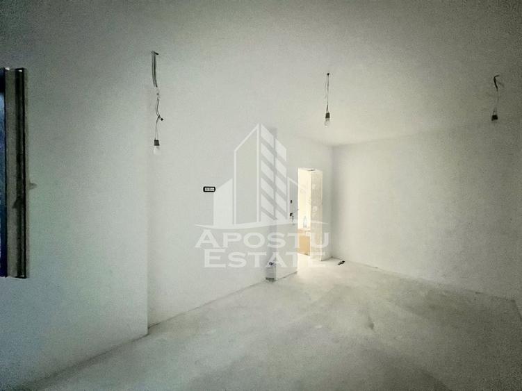 Apartament cu 2 camere semidecomandat în Aradului
