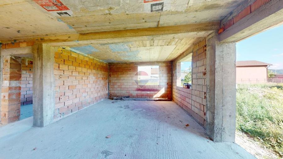 Casă individuală cu 5 camere cu Teren 1000 Mp în Cristian