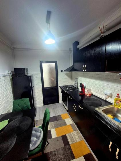 Apartament cu 2 camere semidecomandat în Podu Roș