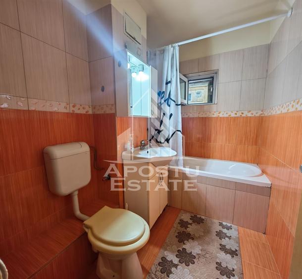 Apartament cu 3 camere semidecomandat, mobilat în Torontalului