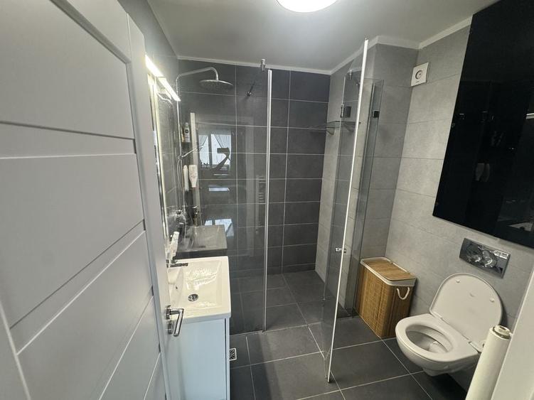 Apartament cu 3 camere decomandat în Florești