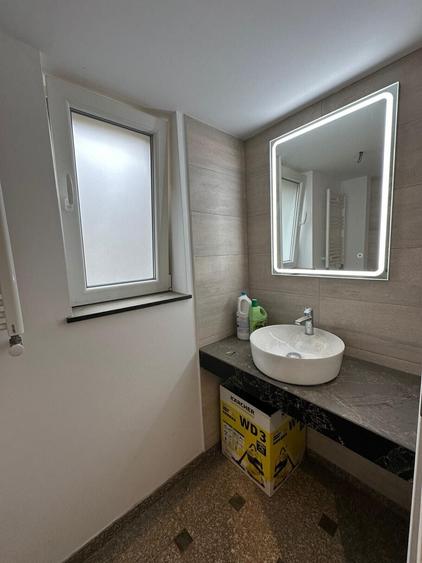 Apartament cu 4 camere semidecomandat în Armeneasca