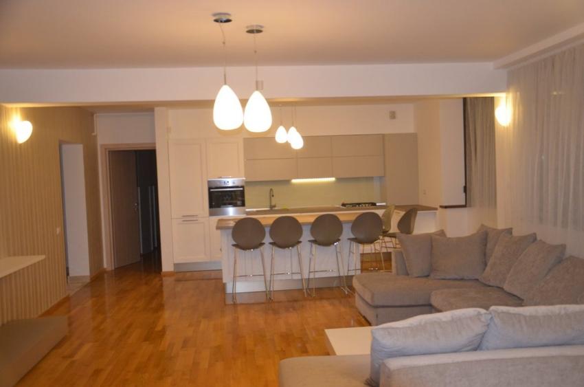 Apartament cu 3 camere decomandat, mobilat în Grădina Icoanei