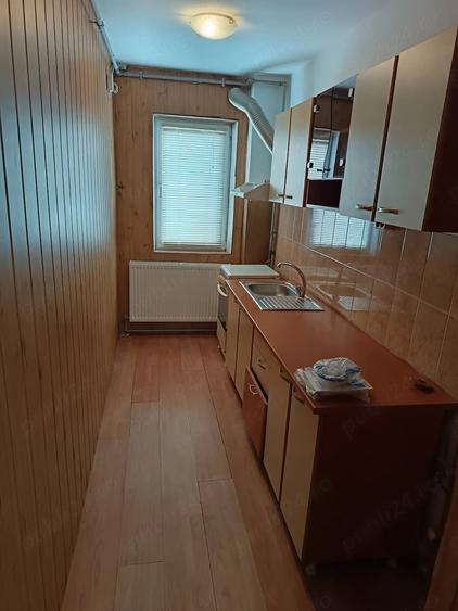 Apartament cu 2 camere semidecomandat în Fetești-Gară