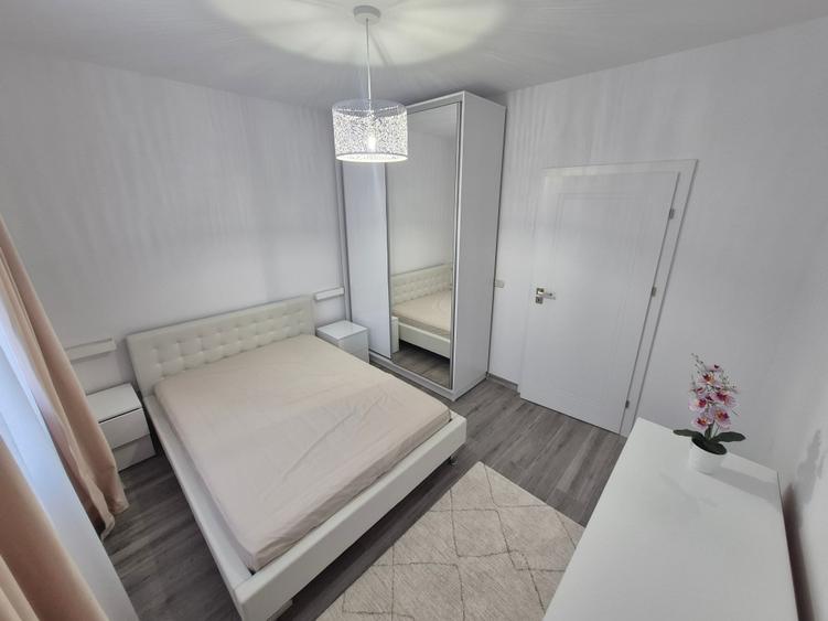 Apartament cu 2 camere decomandat în Girocului