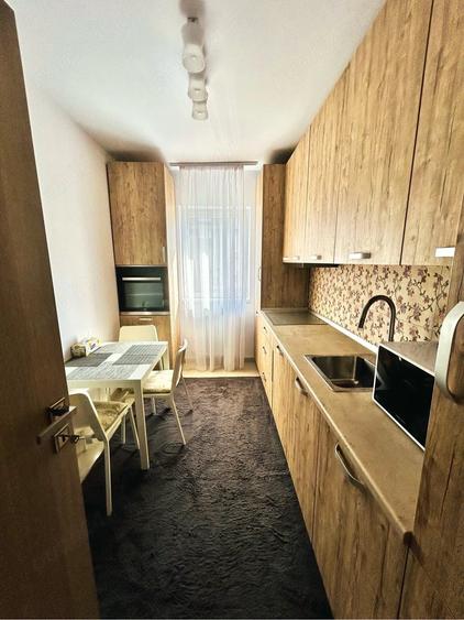 Apartament cu 3 camere decomandat în Fundeni