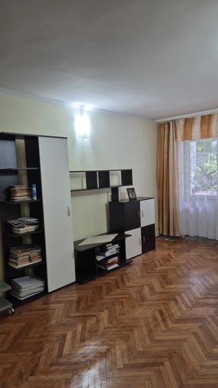 Apartament cu 3 camere decomandat în Vest