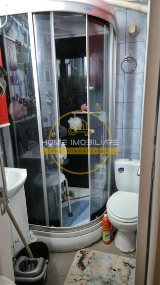 Apartament cu 3 camere semidecomandat, mobilat în Podu Roș