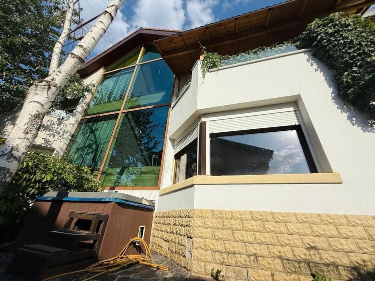 Duplex cu 5 camere cu Piscina în Central