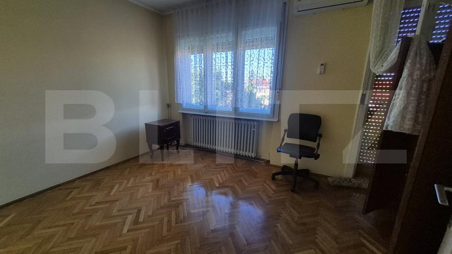 Casă individuală cu 12 camere cu Canalizare în Semicentral
