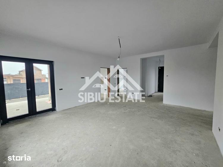Casă cu 4 camere cu Teren 430 Mp în Cristian