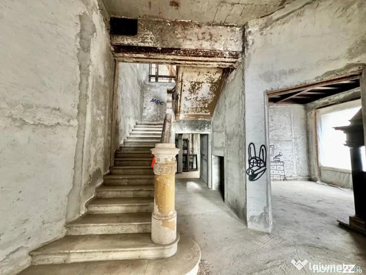 Casă cu 7 camere cu Teren 471 Mp în Universitate