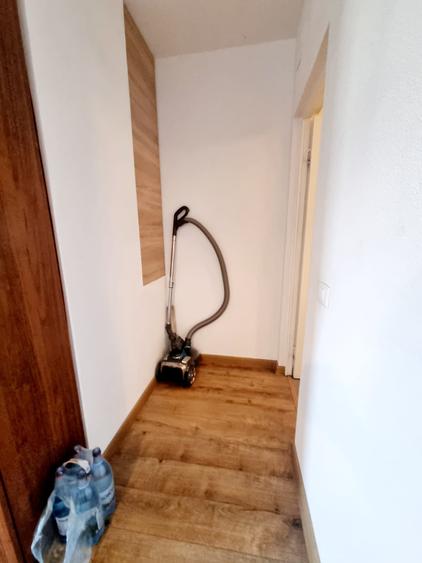 Apartament cu 3 camere semidecomandat, mobilat în Central