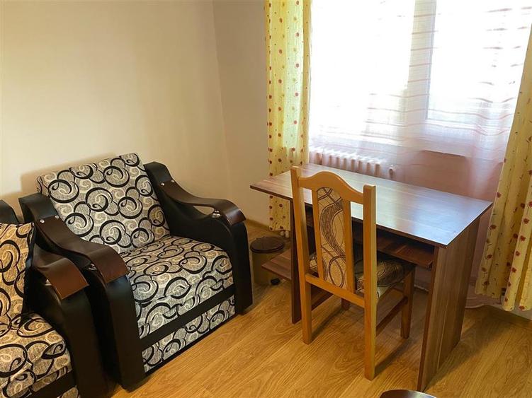Apartament cu 2 camere decomandat în Podul de Fier
