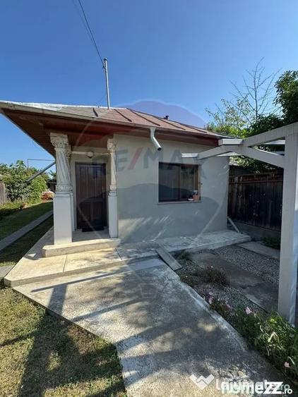Casă cu 5 camere cu Teren 1268 Mp în Nord