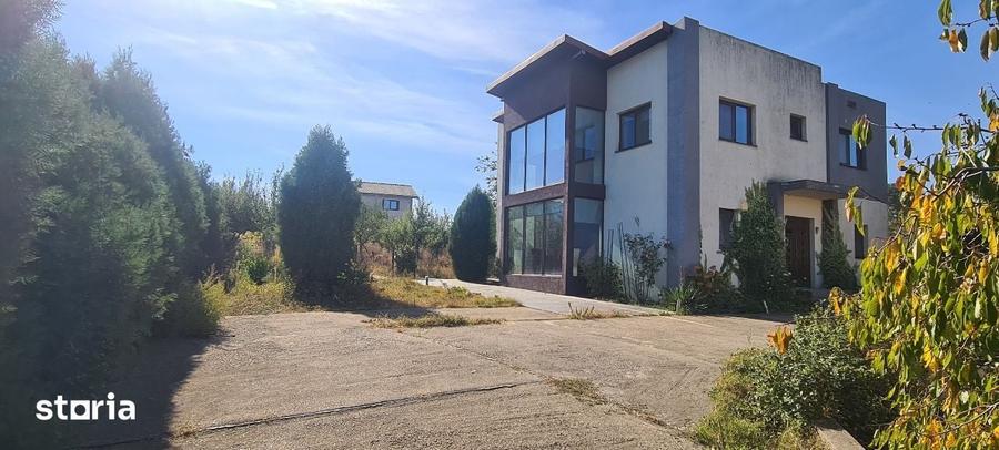 Casă cu 5 camere cu Teren 2500 Mp în Ghercești
