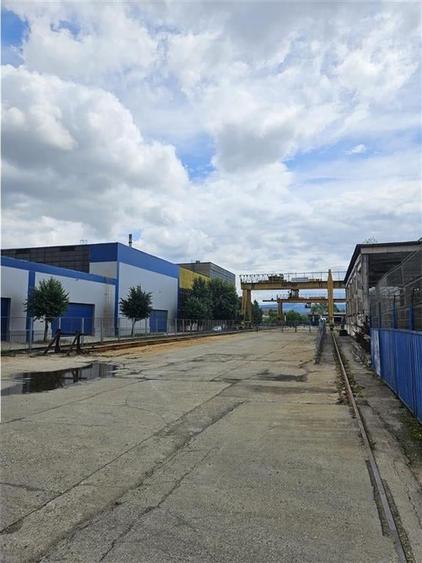 Spațiu industrial, de 1,400 mp, în Industrial