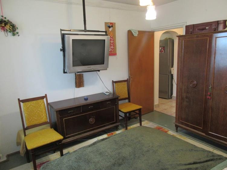 Apartament cu 3 camere decomandat, mobilat în Lacul Tei