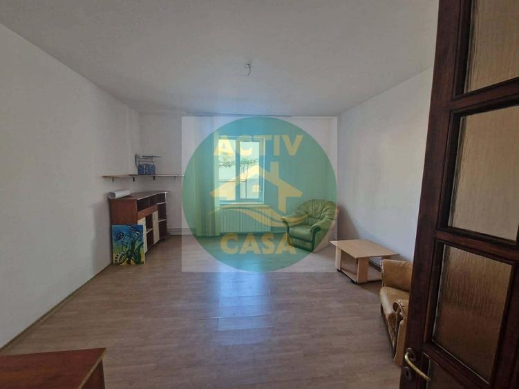 Casă cu 4 camere cu Garaj în Est