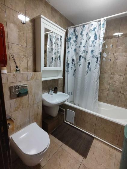 Apartament cu 3 camere decomandat, mobilat în Gorjului