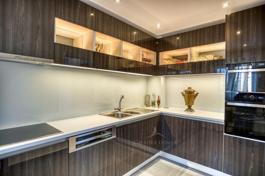 Apartament cu 4 camere semidecomandat, mobilat în Universitate
