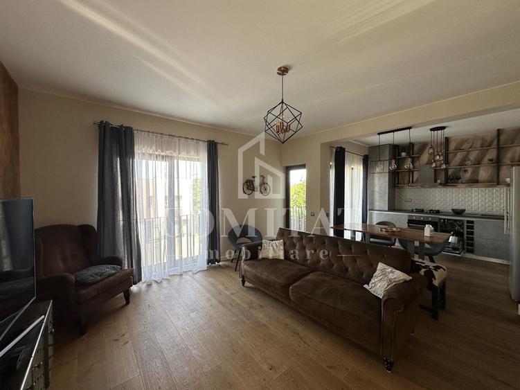 Apartament cu 3 camere semidecomandat în Gruia