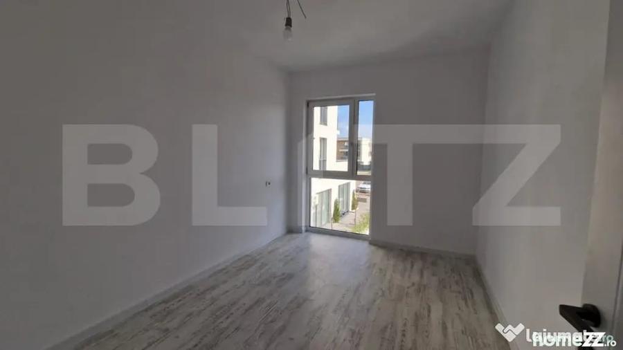 Apartament cu 3 camere semidecomandat în Dumbrăvița
