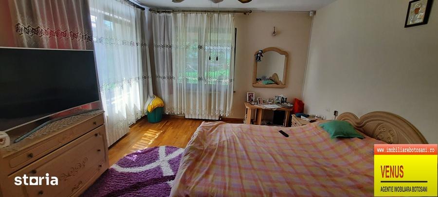 Casă cu 7 camere cu Teren 750 Mp în Mihai Eminescu