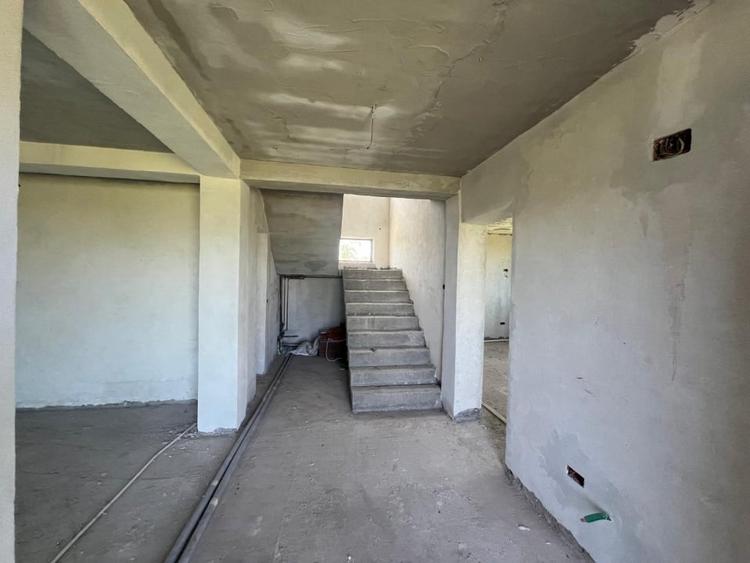 Casă individuală cu 4 camere cu Canalizare în Aeroport