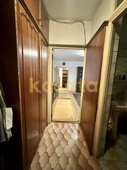 Apartament cu 3 camere semidecomandat în Aviației