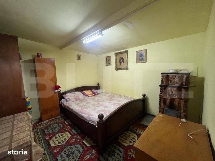 Casă cu 4 camere în Leamna de Sus