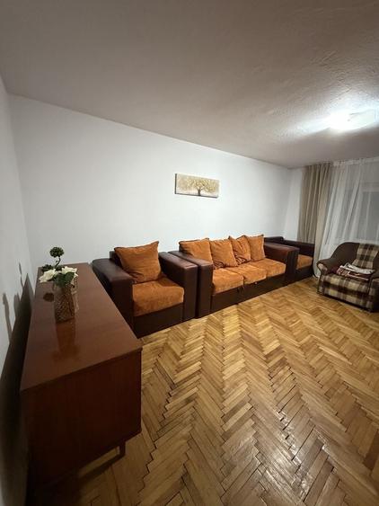 Apartament cu 3 camere decomandat în Obcini