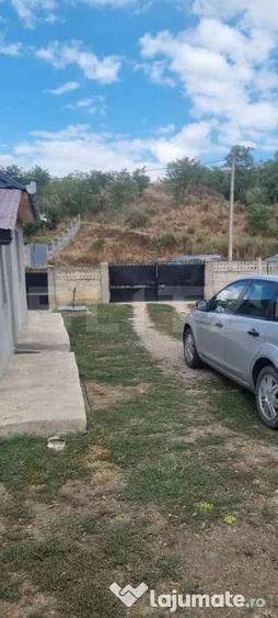 Casă cu 2 camere cu Teren 700 Mp în Central
