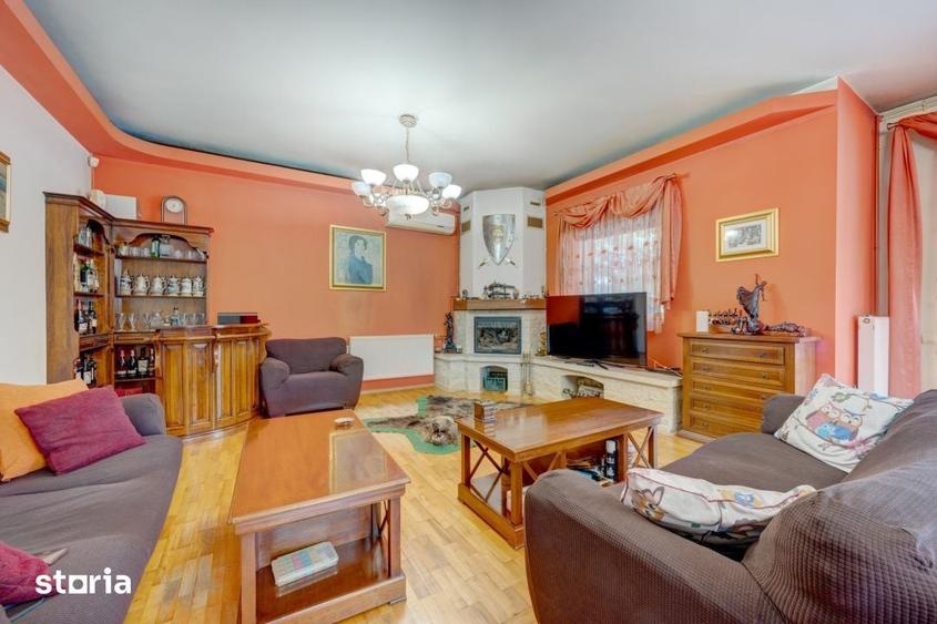 Casă cu 6 camere cu Teren 1576 Mp în Dobroești