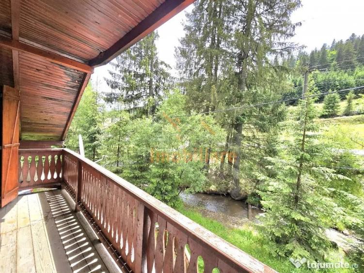 Casă cu 6 camere cu Teren 1761 Mp în Izlaz