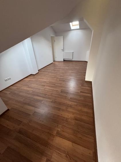Apartament cu 3 camere decomandat, mobilat în Dumbrăvița