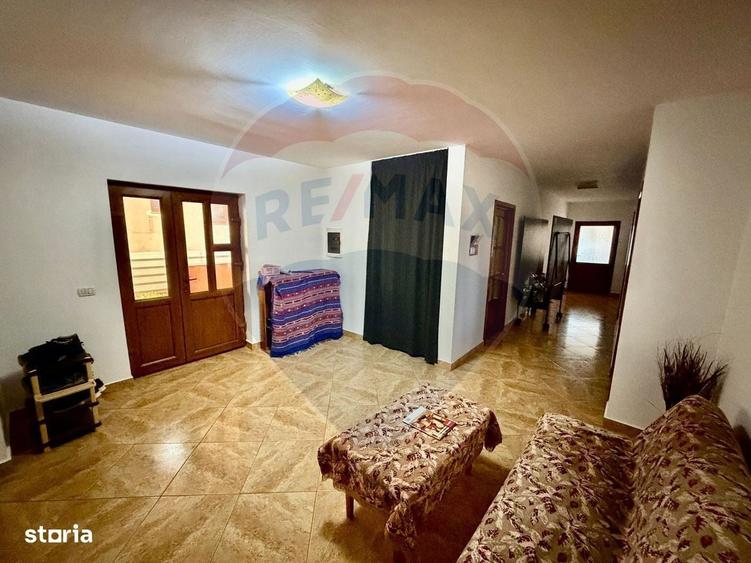 Casă cu 4 camere în Vânători