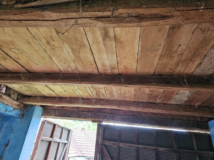 Casă individuală cu 4 camere cu Canalizare în Izbuc