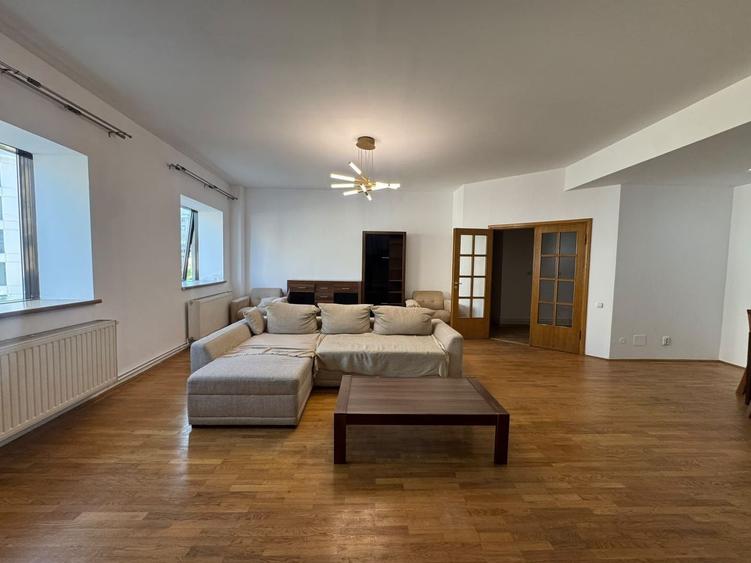 Apartament cu 3 camere decomandat, mobilat în Unirii
