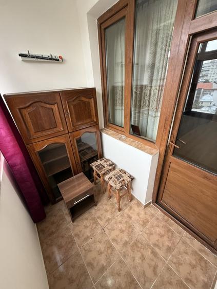 Garsonieră decomandată, mobilată în Piața Nouă