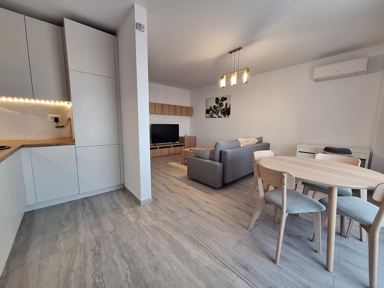 Apartament cu 2 camere decomandat, mobilat în Aradului